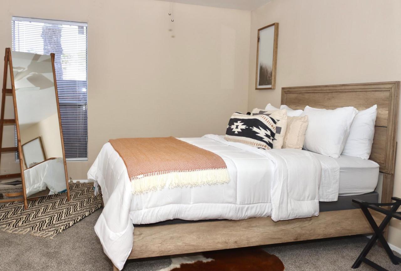 Chic Boho Cottage -Self Check In, Fully Furnished, & Free Parking Houston Extérieur photo